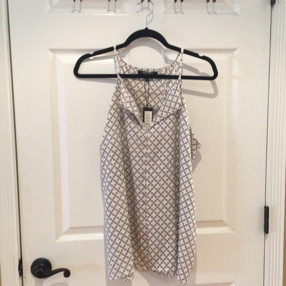 White and Black Chainlinked Pattern Top